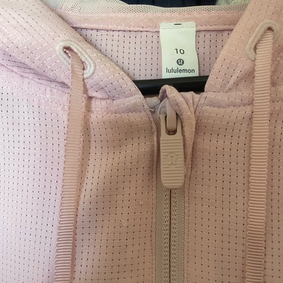 Lululemon Windbreaker - Picture 3 of 4